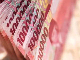Ramai Warga Buru Uang Rupiah Bertanda Tangan Purbaya