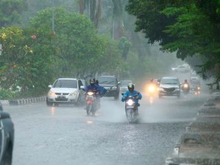 Diguyur Hujan Deras, Udara Pekanbaru Kembali Bersih dari Asap Karhutla 