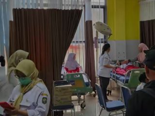 Giliran Puluhan Siswa SDN 02 Kanigoro Madiun Jadi Korban Keracunan Usai Santap MBG