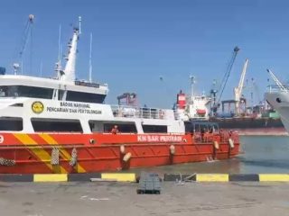 Update: Korban Kapal Virgo Transport 8 Dievakuasi ke Tuban, 15 Selamat-1 Tewas