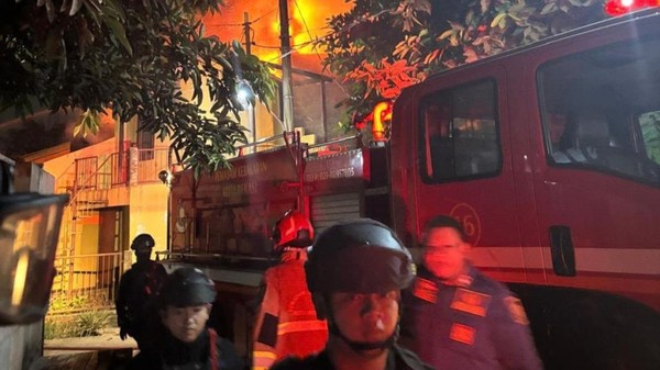 Pabrik Kancing di Bekasi Hangus Terbakar, Tidak Ada Korban Jiwa  ‎