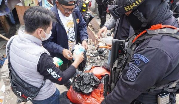 Kampung Boncos Kembali Digerebek, Polisi Temukan Alat Isap Sabu