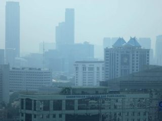 Heboh Langit Jakarta Berkabut, DLH DKI Sebut Bukan Imbas Asap Karhutla