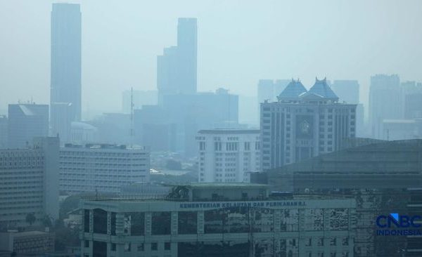 Heboh Langit Jakarta Berkabut, DLH DKI Sebut Bukan Imbas Asap Karhutla