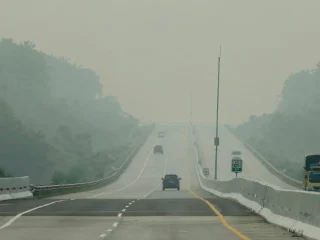 Kabut Asap Karhutla Selimuti Kota Medan