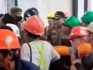 Satpol PP Dikeroyok Pekerja Proyek di Jaksel