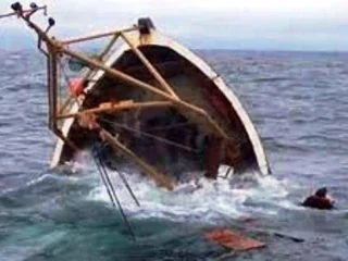 Perahu Pemancing Terbalik di Laut Merak, 2 Orang Meninggal