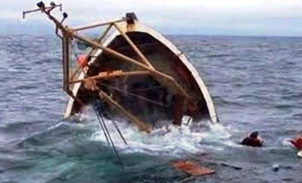 Perahu Pemancing Terbalik di Laut Merak, 2 Orang Meninggal