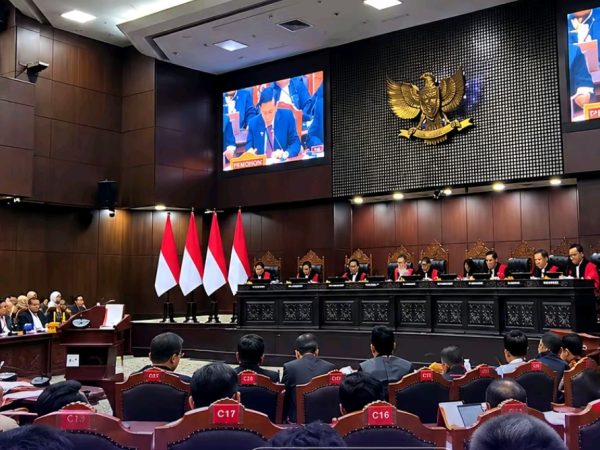 Sidang Putusan, MK Tolak Gugatan Terkait Syarat Pendidikan Gibran