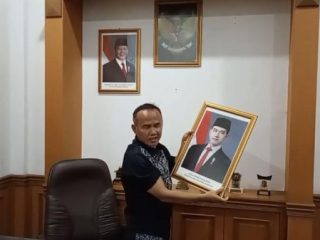 Usai Putusan MK Soal Ijazah, Wakil Ketua DPRD Kota Sukabumi Turunkan Foto Gibran