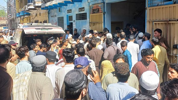28 Orang Tewas Akibat Runtuhnya Atap Sekolah di Pakistan